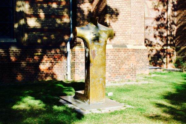 Bonhoeffer-Denkmal auf dem Platz vor der Elisabeth-Kirche in seiner Geburtsstadt Breslau | © 2016 GFX