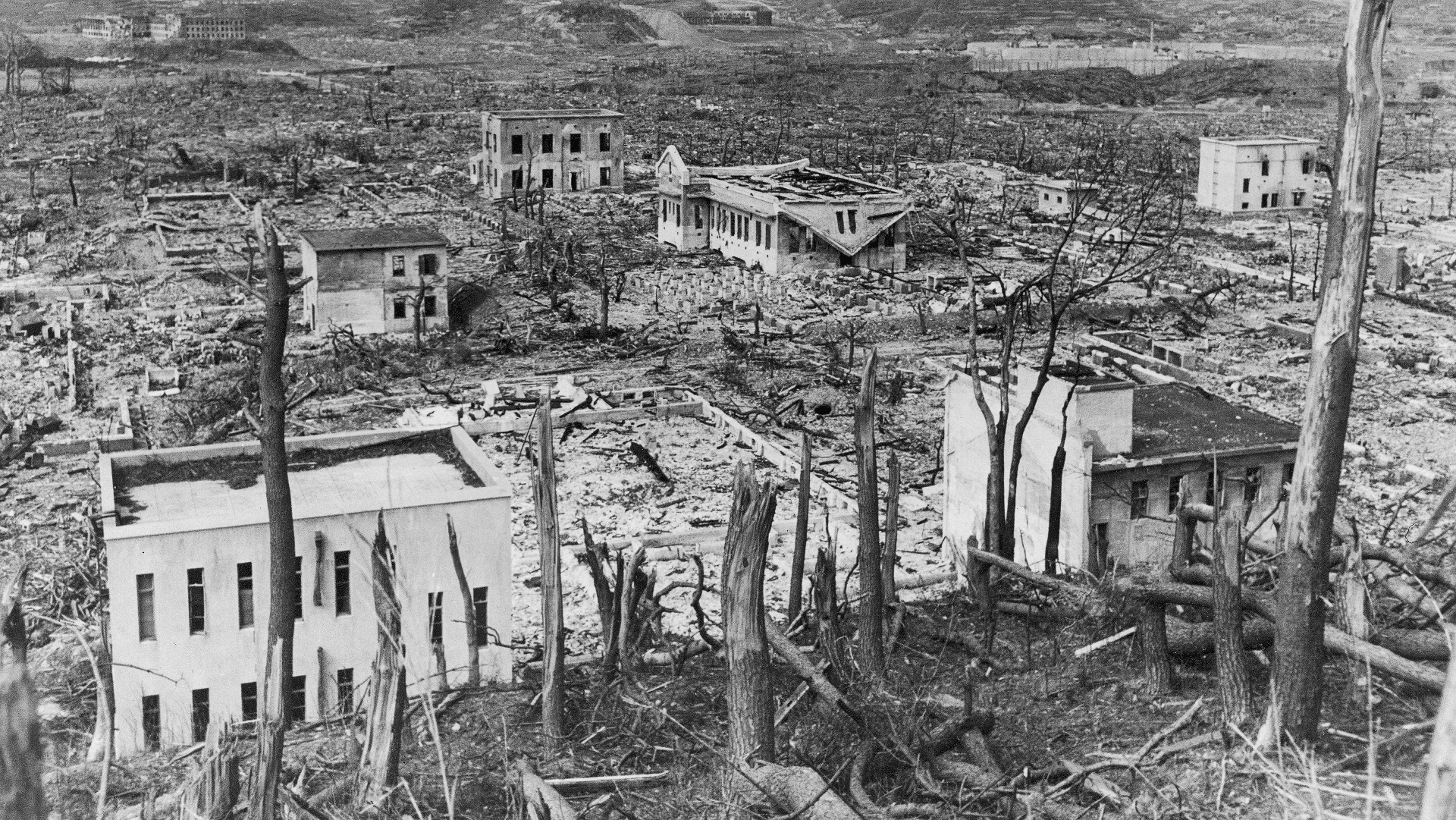 Нагасаки после ядерного взрыва. Бомбежка Хиросимы и Нагасаки в 1945.