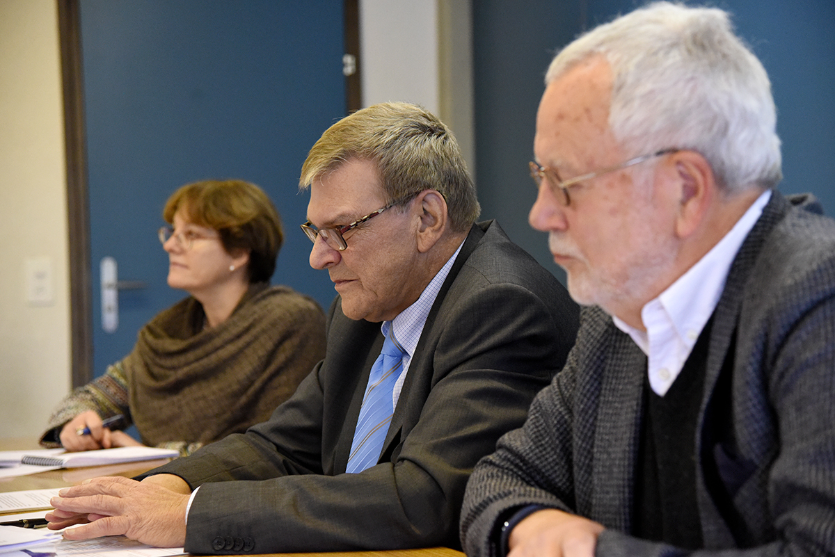 Véronique Benz, Rémy Berchier et Bernhard Prestel, lors de la conférence de presse annonçant le lancement de l'enquête, 12.10.2016 (Photo: Pierre Pistoletti)