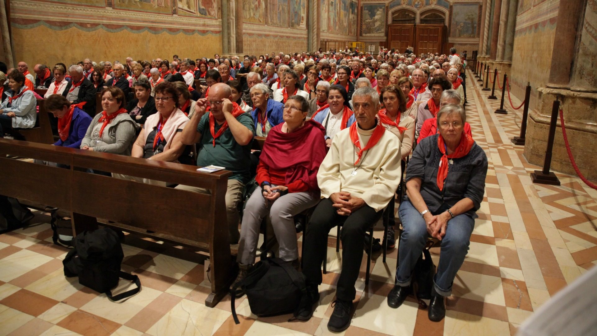 400 pèlerins et Mgr Jean-Marie Lovey, évêque de Sion, ont assisté à la célébration à la basilique Saint-François d'Assise. (Photo: B. Hallet)