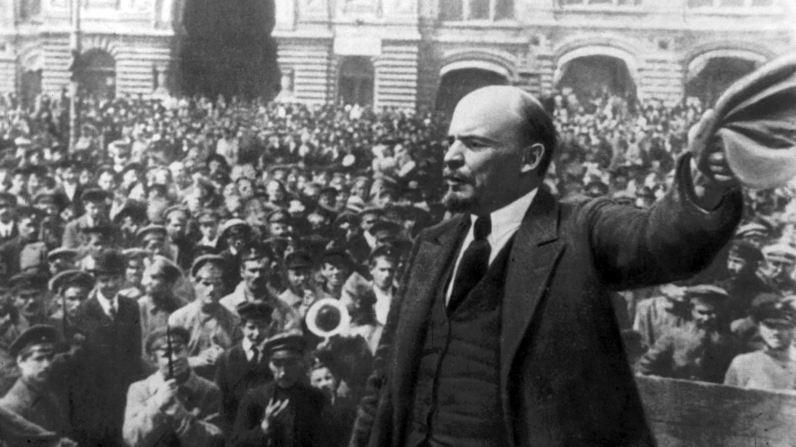 Résultat de recherche d'images pour "révolution russe 7 novembre 1917 Images"