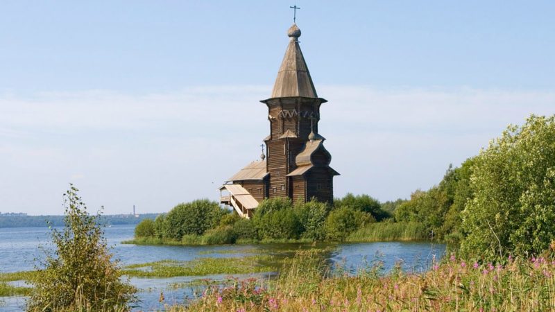 Rôle eschatologique de la Russie? L’église-de-l’Assomption-à-Kondopoga-détruite-par-un-pyromane-wikipedia-800x450